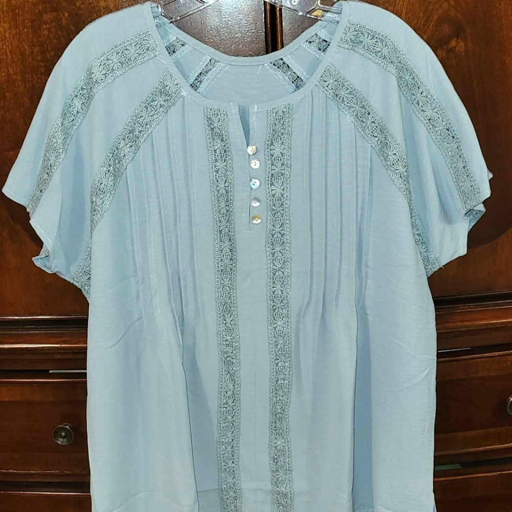 Womens shirt sleeve blouse